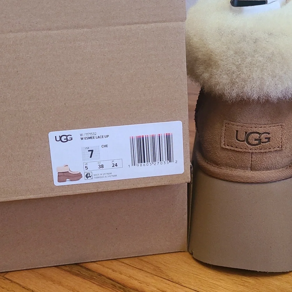 Ugg Esmee Lace Up Platform Boots 💗 HTF